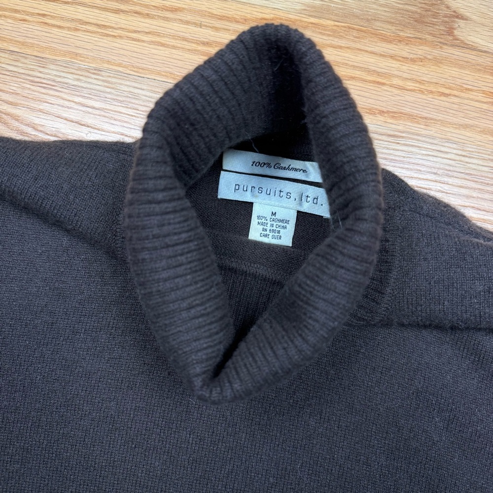 Elegant Vintage Brown Cashmere Turtleneck Sweater - Picture 2 of 4